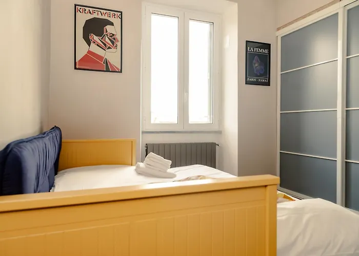 Loft Pop-industrial Con Vista Acquedotto Apartment